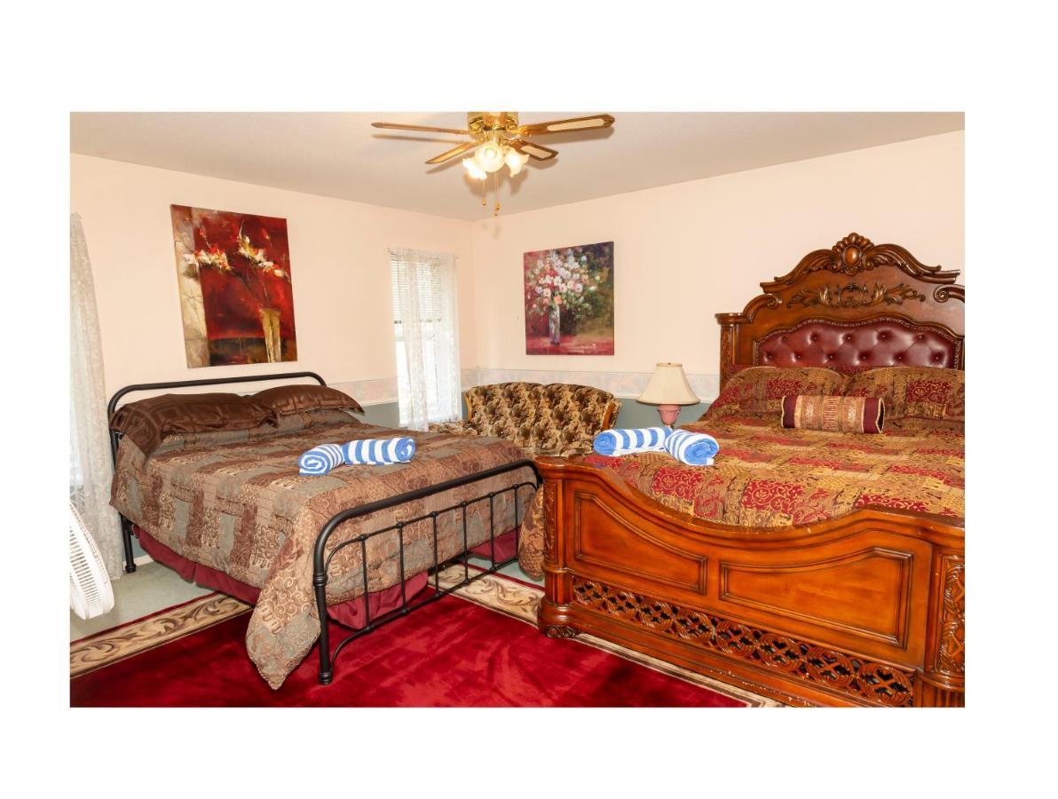 B&B Master Bedroom In Sidoni Home with 2 Queen Beds Abbotsford Buitenkant foto