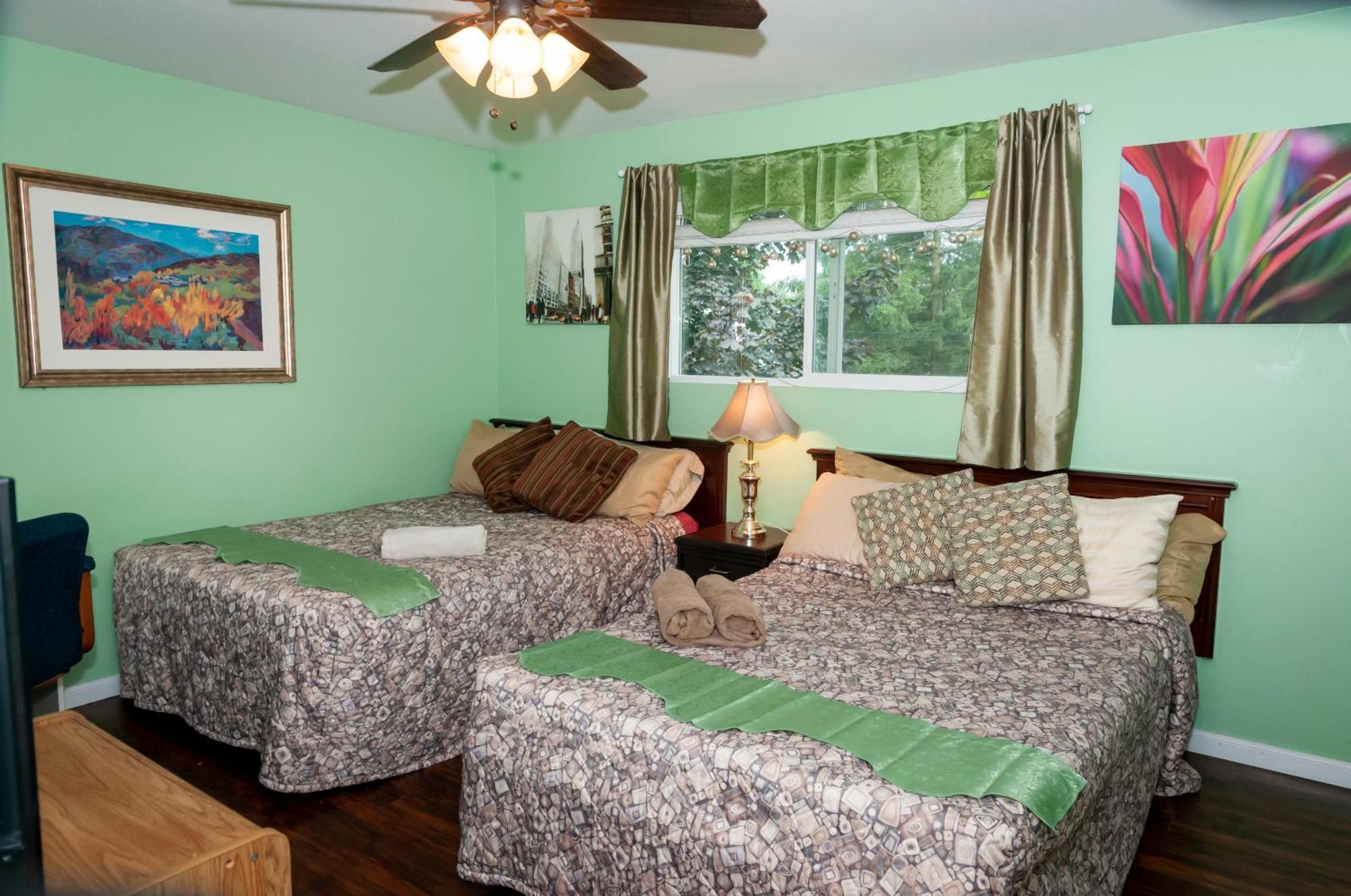 B&B Master Bedroom In Sidoni Home with 2 Queen Beds Abbotsford Buitenkant foto
