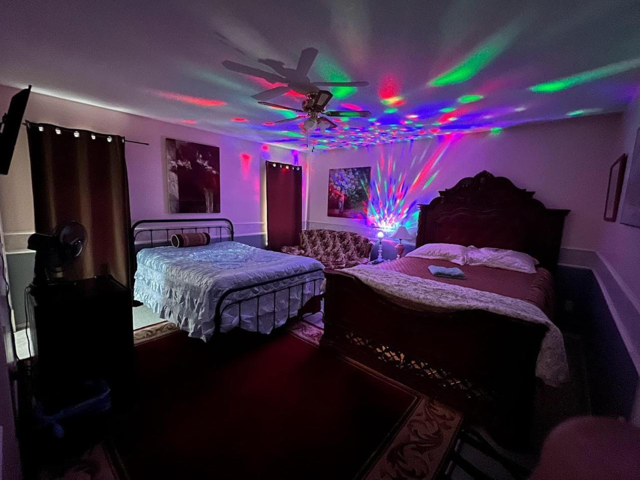 B&B Master Bedroom In Sidoni Home with 2 Queen Beds Abbotsford Buitenkant foto