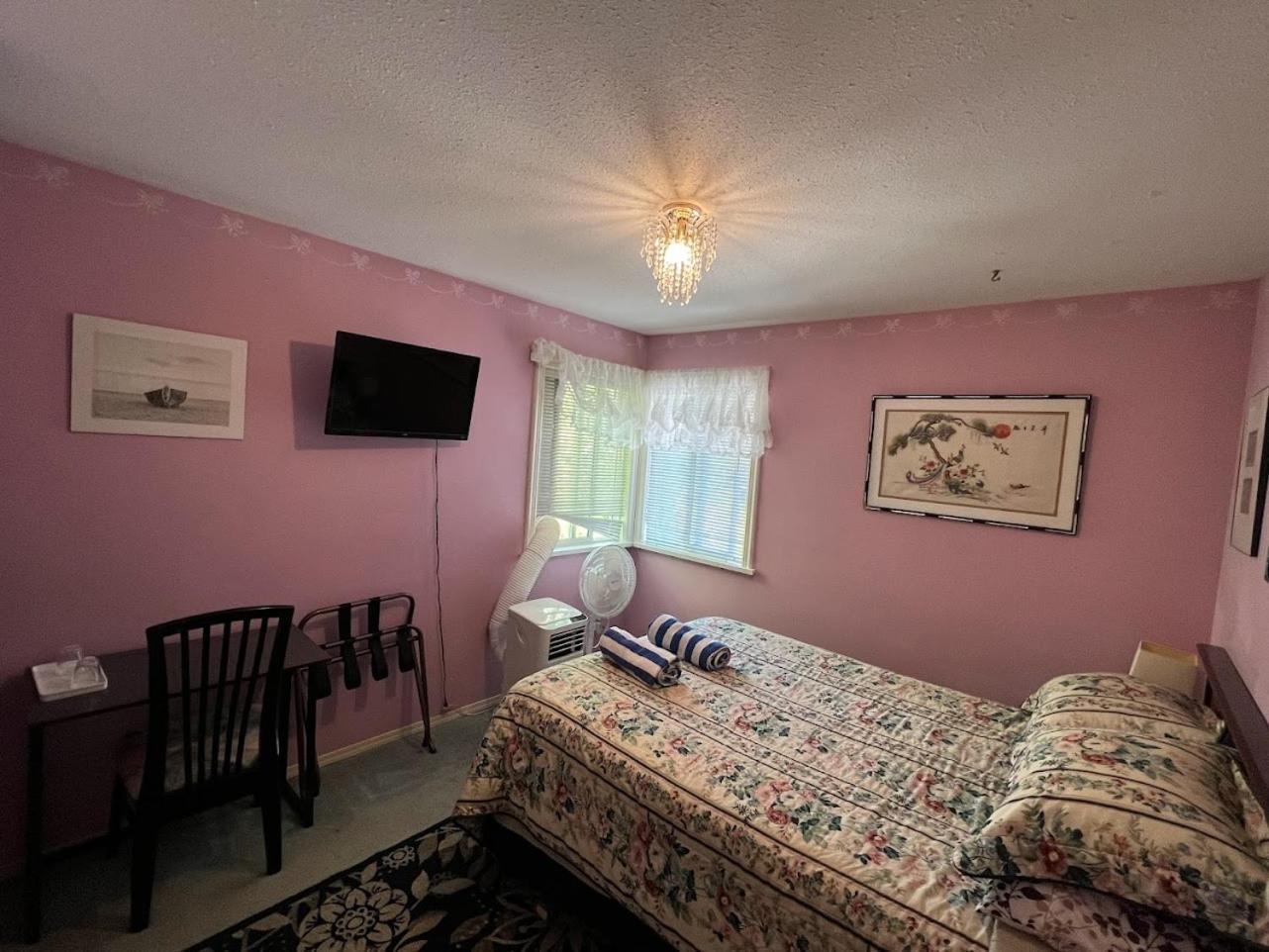 B&B Master Bedroom In Sidoni Home with 2 Queen Beds Abbotsford Buitenkant foto