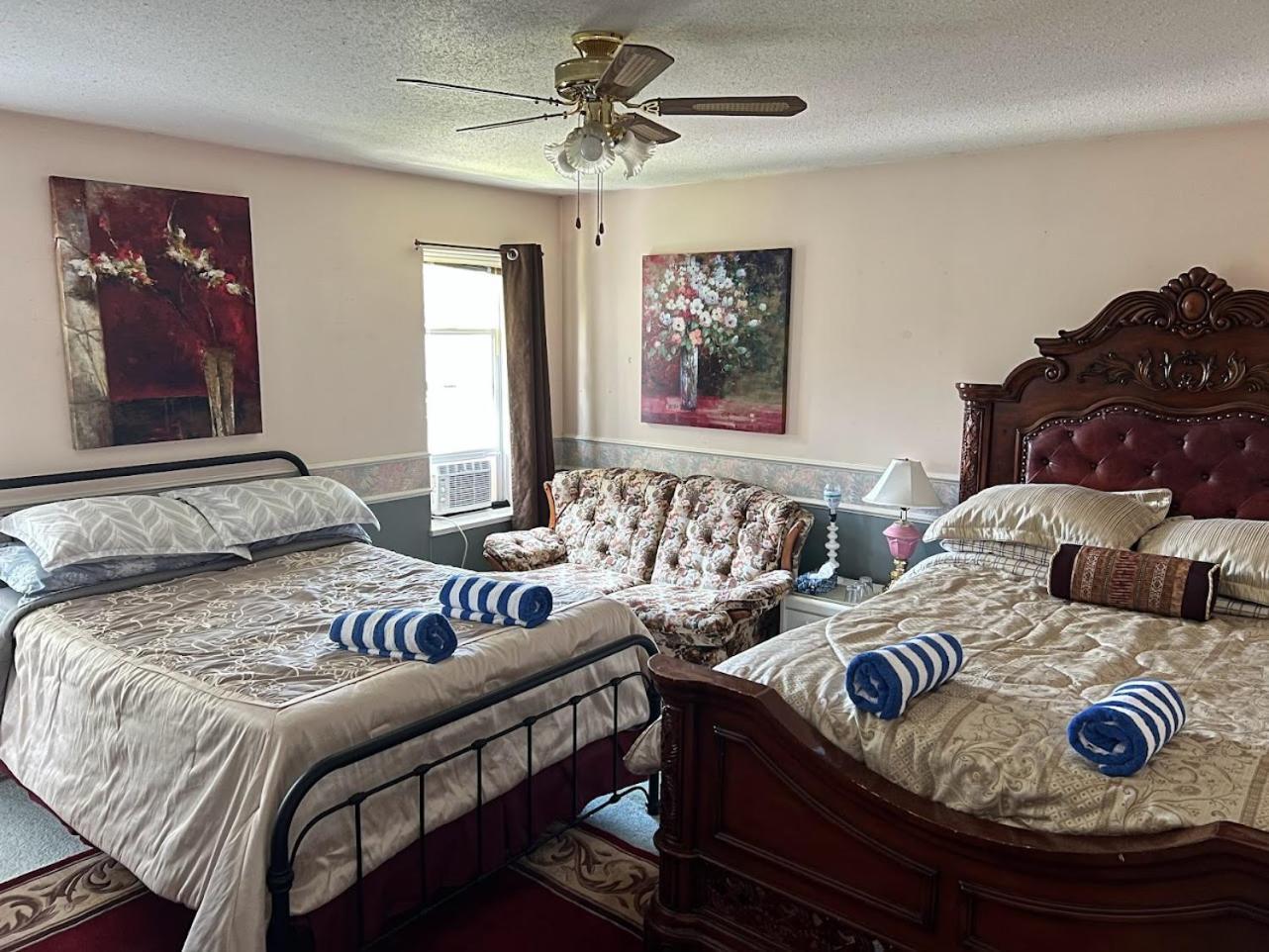 B&B Master Bedroom In Sidoni Home with 2 Queen Beds Abbotsford Buitenkant foto